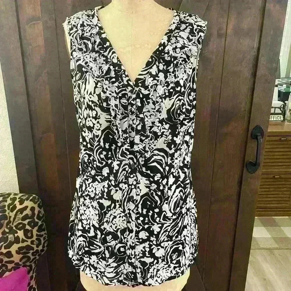 Madison Size X-Large Tank Top button front, double ruffle v-neck